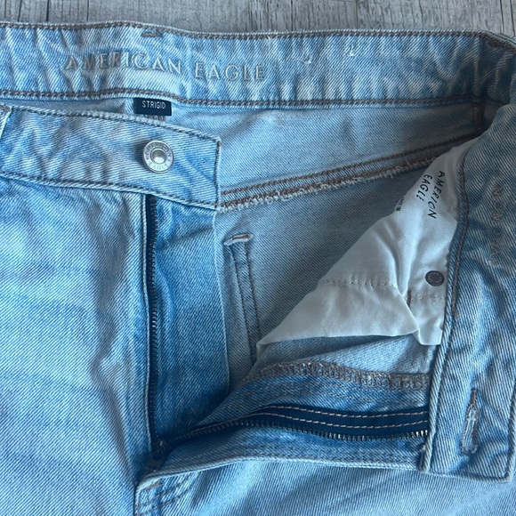 American‎ Eagle Women’s Strigid  Mom Jean Distressed Size 12 - Picture 4 of 9